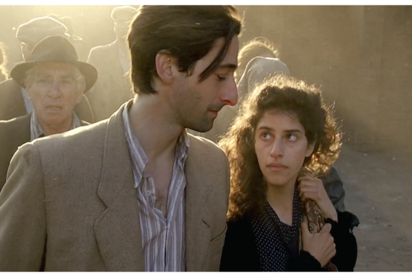 Wladyslaw Szpilman et sa sœur Halina sur le quai dans Le Pianiste - scène du regret relationnel